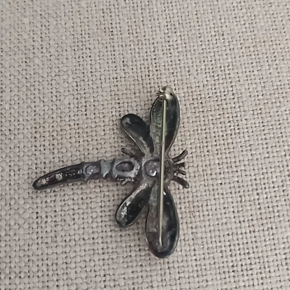 Dragonfly pin